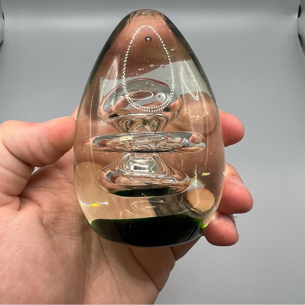 controlled bubble glass paperweight Green and clear - Picture 5 of 7